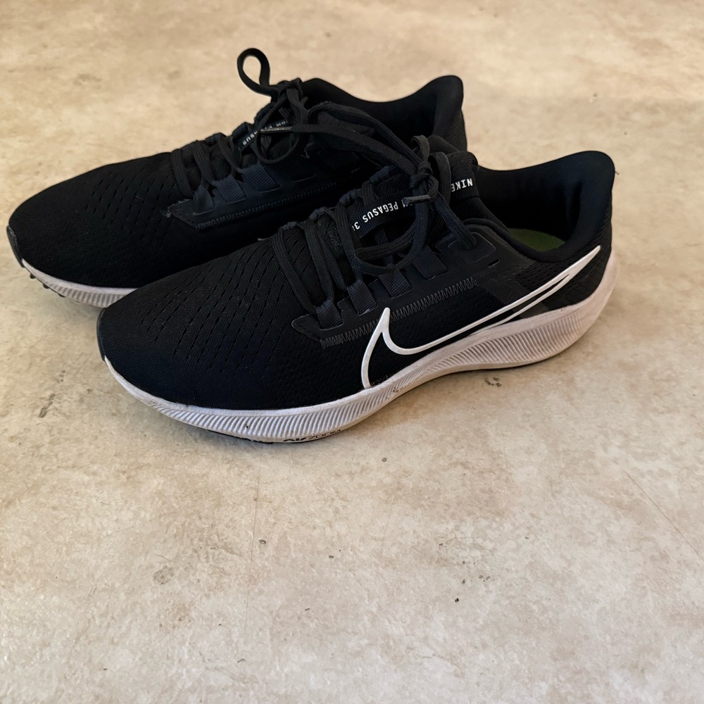 Nike Women’s Pegasus 38 Black Running Shoes